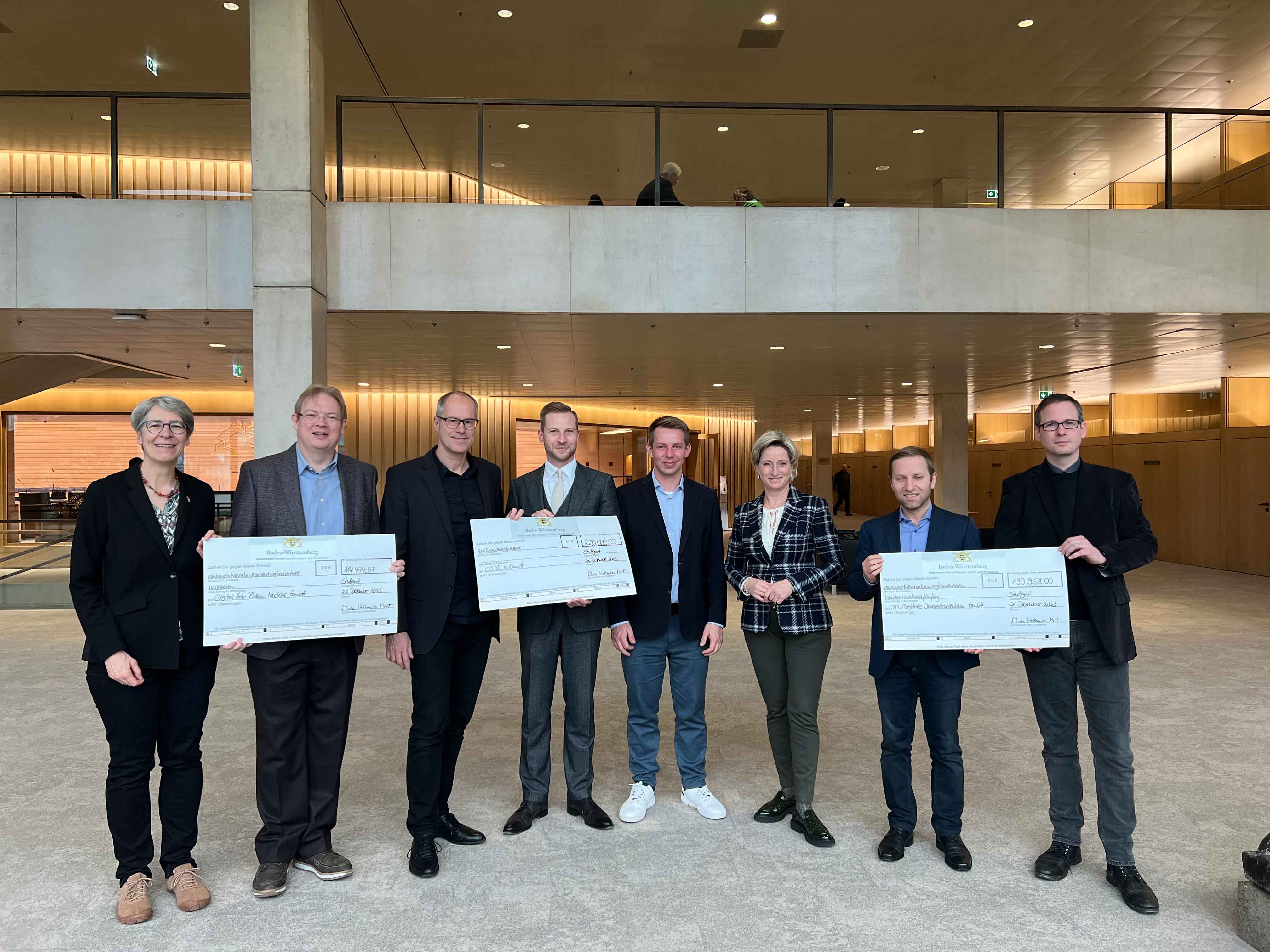 Baden-Württemberg continues to invest in innovation funding - Minister of Economic Affairs Hoffmeister-Kraut hands over funding decisions to de:hubs in Karlsruhe, Mannheim/Ludwigshafen and Stuttgart