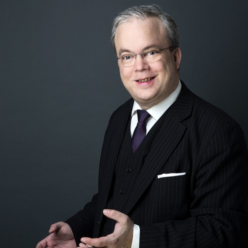 Dr. Oliver Hauss